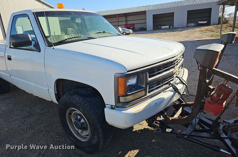 image for item IO9768 1994 Chevrolet K2500 pickup truck