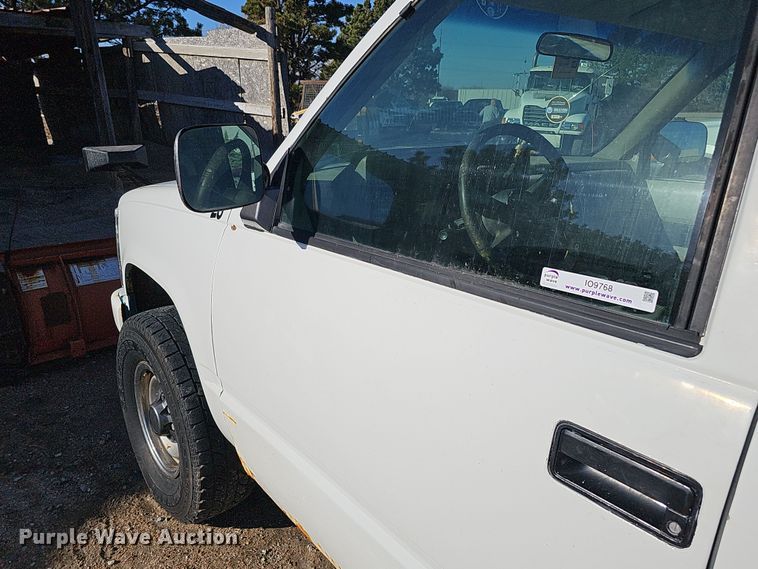 image for item IO9768 1994 Chevrolet K2500 pickup truck