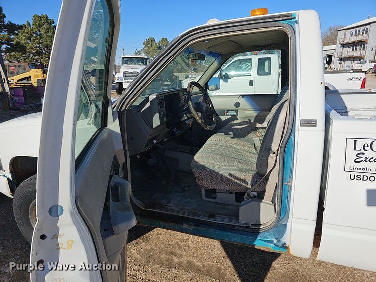 image for item IO9768 1994 Chevrolet K2500 pickup truck