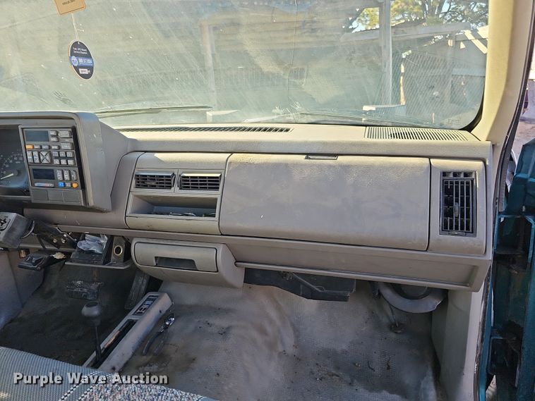 image for item IO9768 1994 Chevrolet K2500 pickup truck