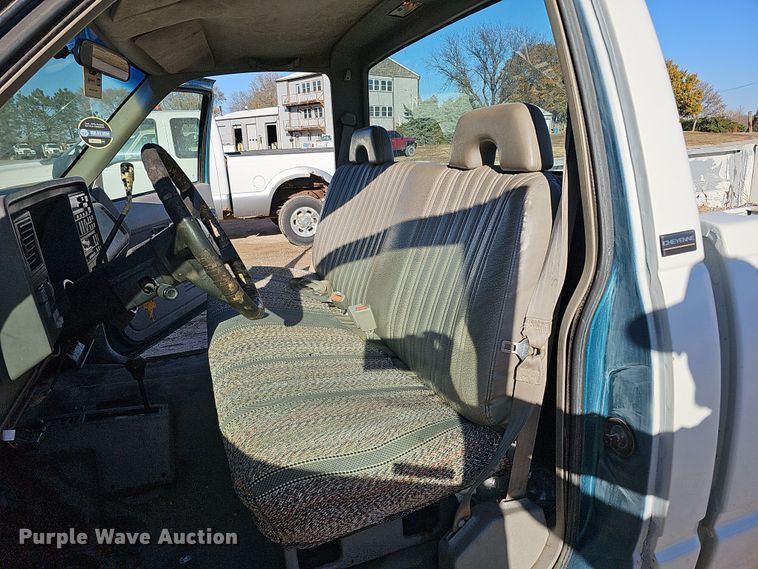 image for item IO9768 1994 Chevrolet K2500 pickup truck