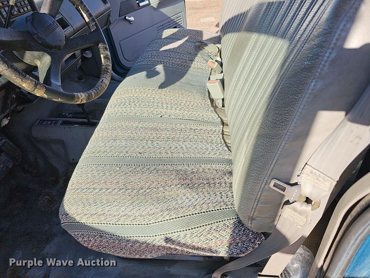 image for item IO9768 1994 Chevrolet K2500 pickup truck