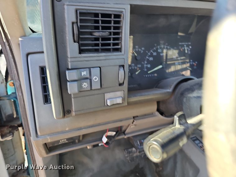 image for item IO9768 1994 Chevrolet K2500 pickup truck