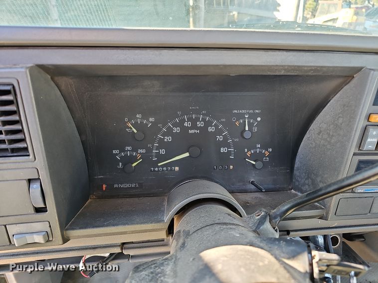 image for item IO9768 1994 Chevrolet K2500 pickup truck