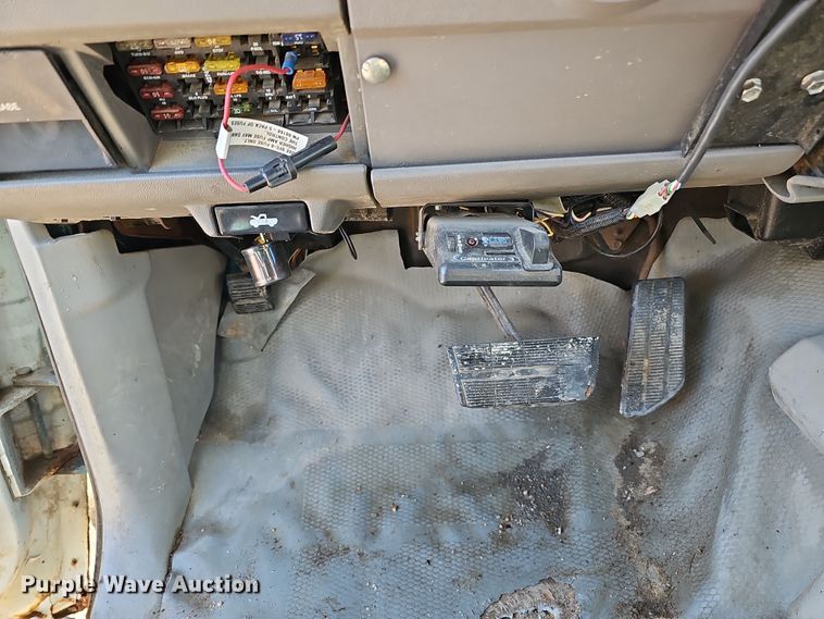 image for item IO9768 1994 Chevrolet K2500 pickup truck