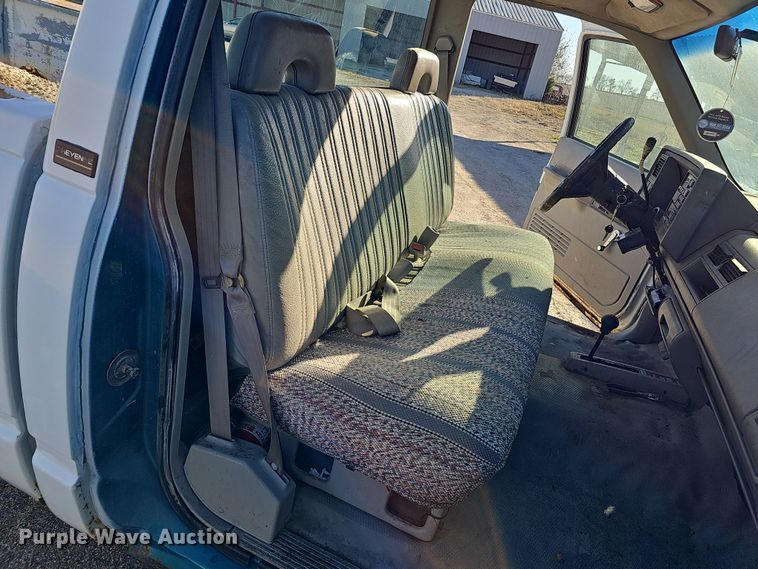 image for item IO9768 1994 Chevrolet K2500 pickup truck