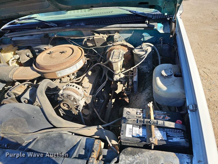 image for item IO9768 1994 Chevrolet K2500 pickup truck