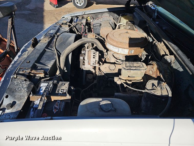 image for item IO9768 1994 Chevrolet K2500 pickup truck