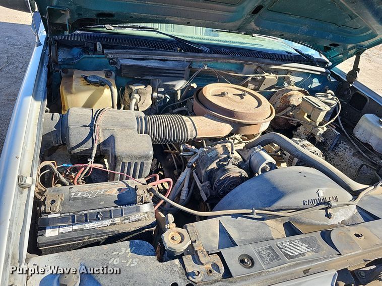 image for item IO9768 1994 Chevrolet K2500 pickup truck