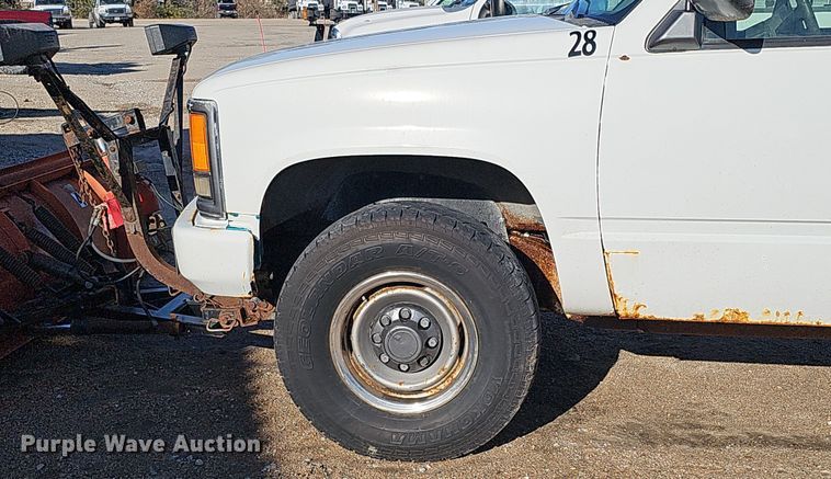 image for item IO9768 1994 Chevrolet K2500 pickup truck