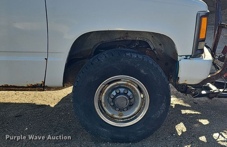 image for item IO9768 1994 Chevrolet K2500 pickup truck