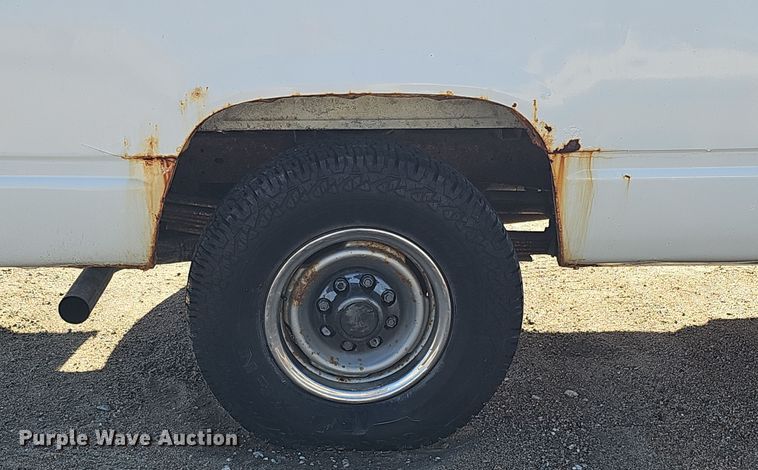 image for item IO9768 1994 Chevrolet K2500 pickup truck