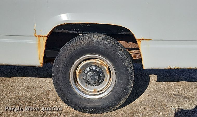 image for item IO9768 1994 Chevrolet K2500 pickup truck