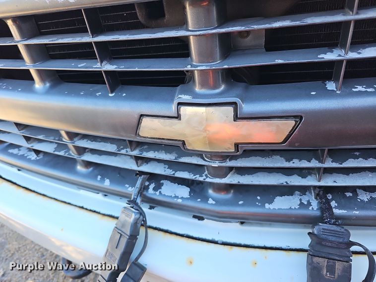 image for item IO9768 1994 Chevrolet K2500 pickup truck