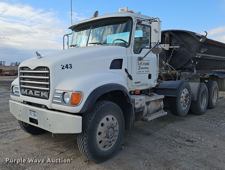 image for item IO9769 2007 Mack CV713 Granite semi truck
