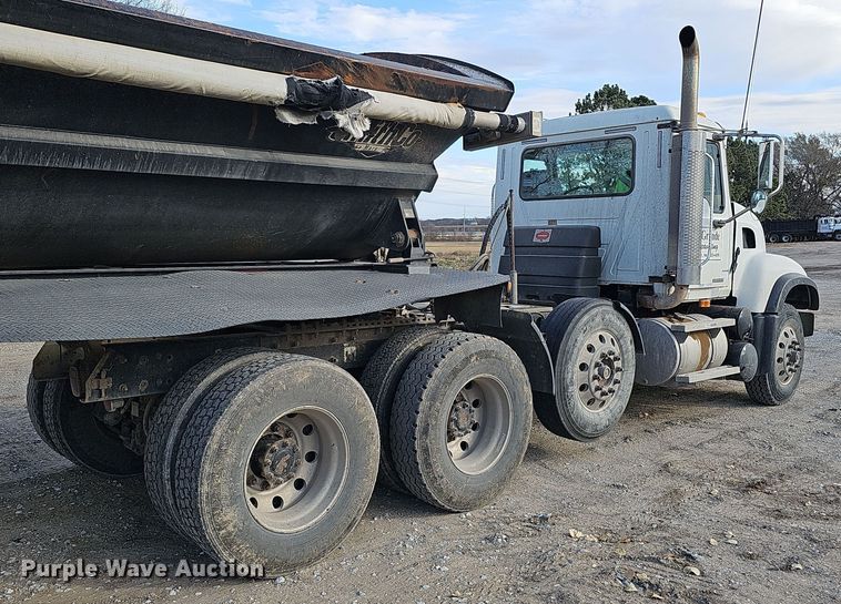 image for item IO9769 2007 Mack CV713 Granite semi truck
