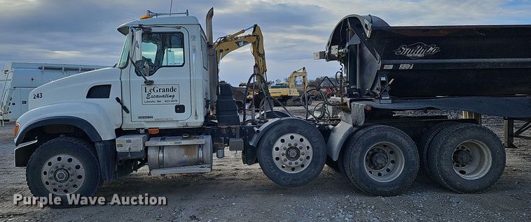 image for item IO9769 2007 Mack CV713 Granite semi truck