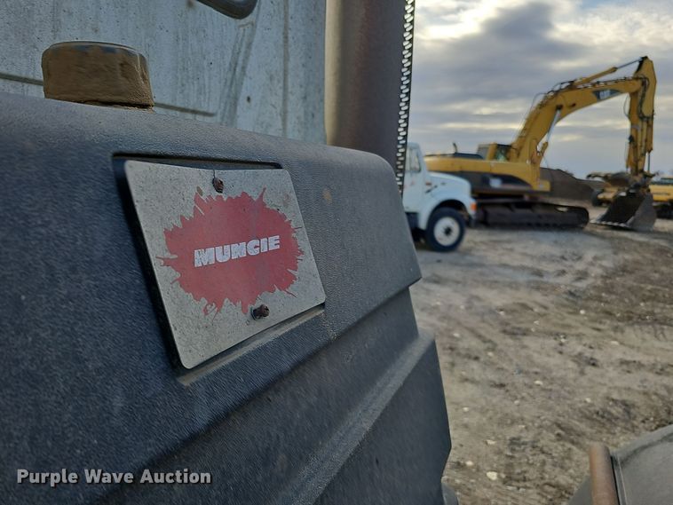 image for item IO9769 2007 Mack CV713 Granite semi truck