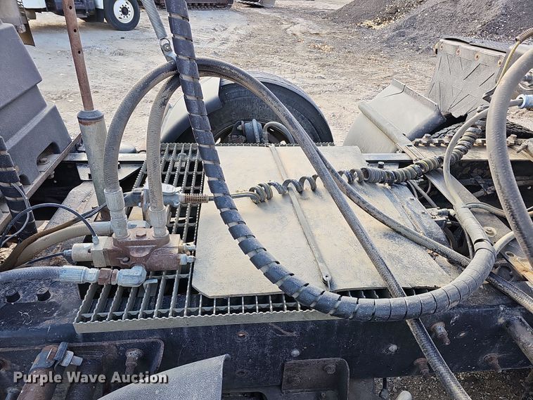 image for item IO9769 2007 Mack CV713 Granite semi truck