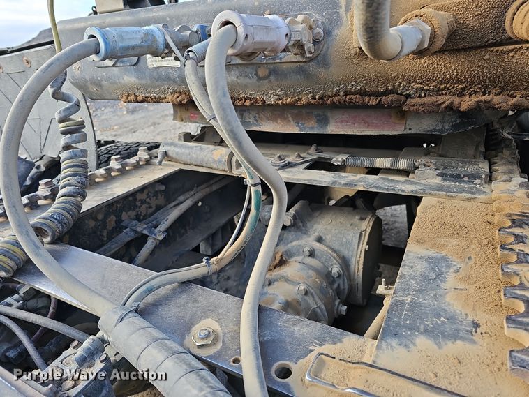 image for item IO9769 2007 Mack CV713 Granite semi truck