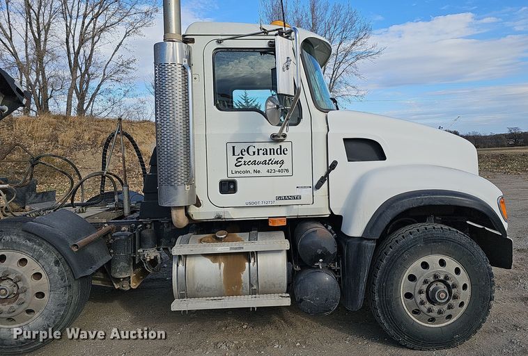 image for item IO9769 2007 Mack CV713 Granite semi truck