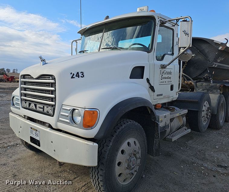 image for item IO9769 2007 Mack CV713 Granite semi truck