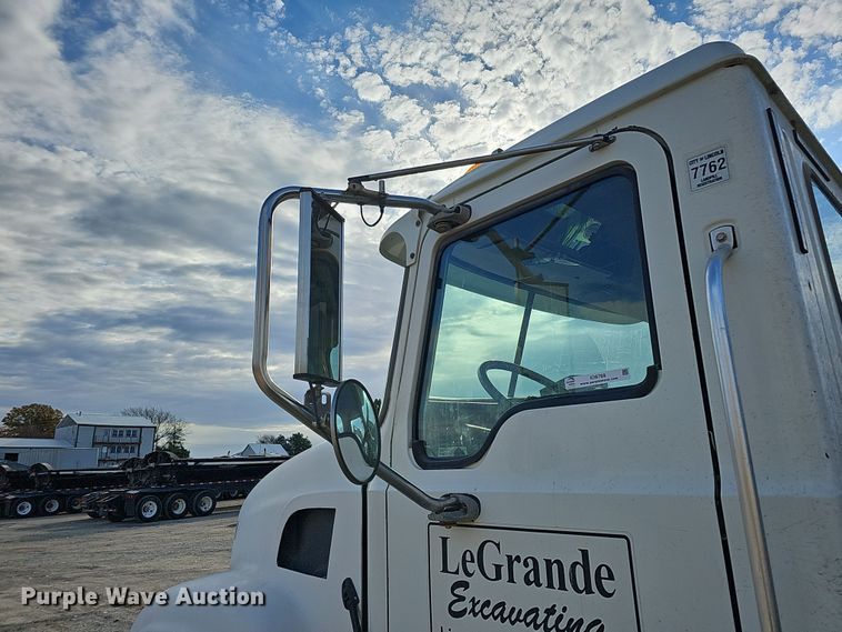 image for item IO9769 2007 Mack CV713 Granite semi truck