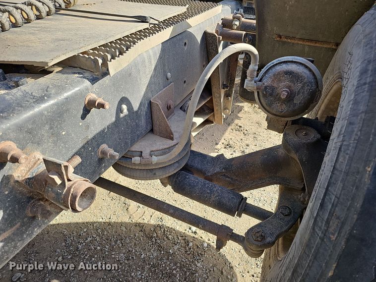 image for item IO9769 2007 Mack CV713 Granite semi truck