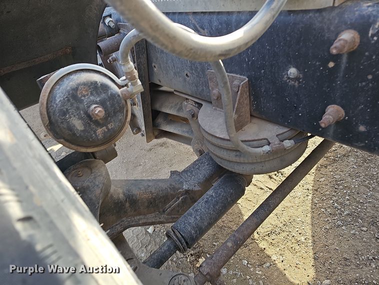 image for item IO9769 2007 Mack CV713 Granite semi truck