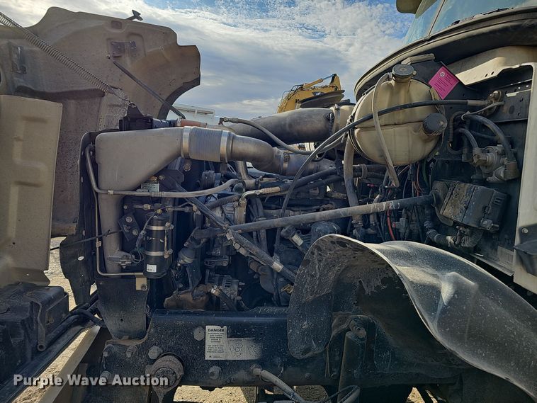 image for item IO9769 2007 Mack CV713 Granite semi truck