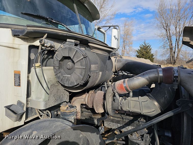 image for item IO9769 2007 Mack CV713 Granite semi truck