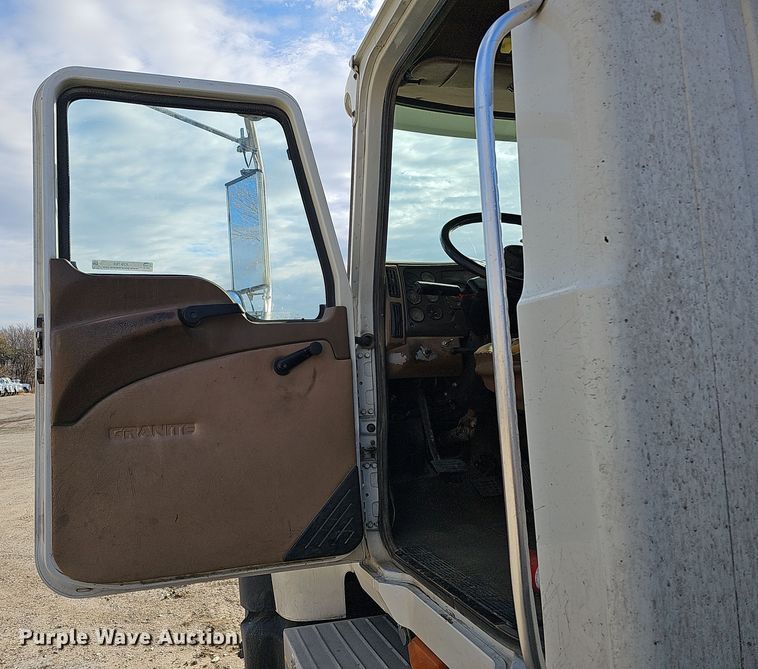 image for item IO9769 2007 Mack CV713 Granite semi truck