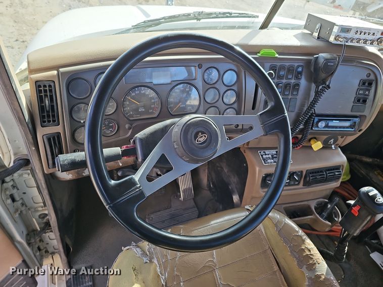 image for item IO9769 2007 Mack CV713 Granite semi truck