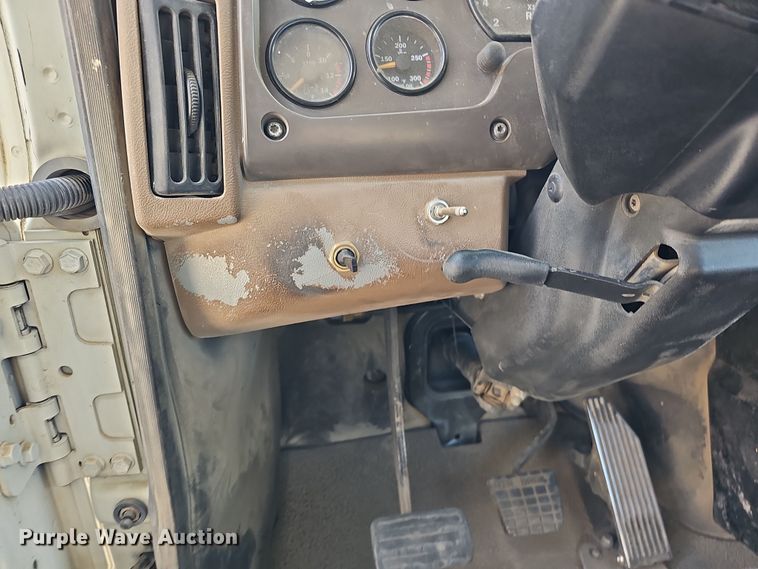 image for item IO9769 2007 Mack CV713 Granite semi truck