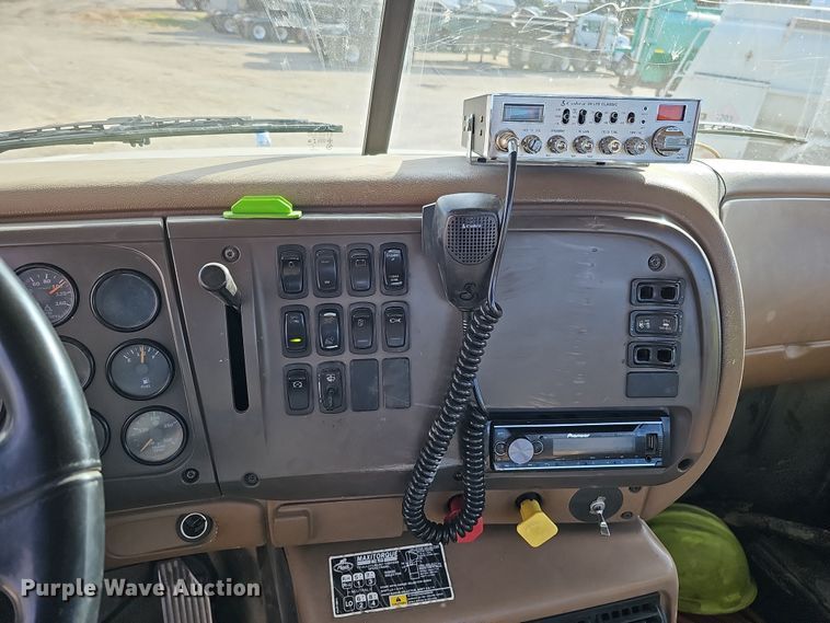 image for item IO9769 2007 Mack CV713 Granite semi truck