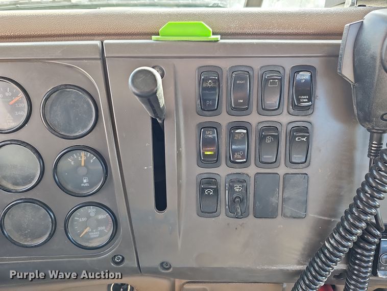 image for item IO9769 2007 Mack CV713 Granite semi truck