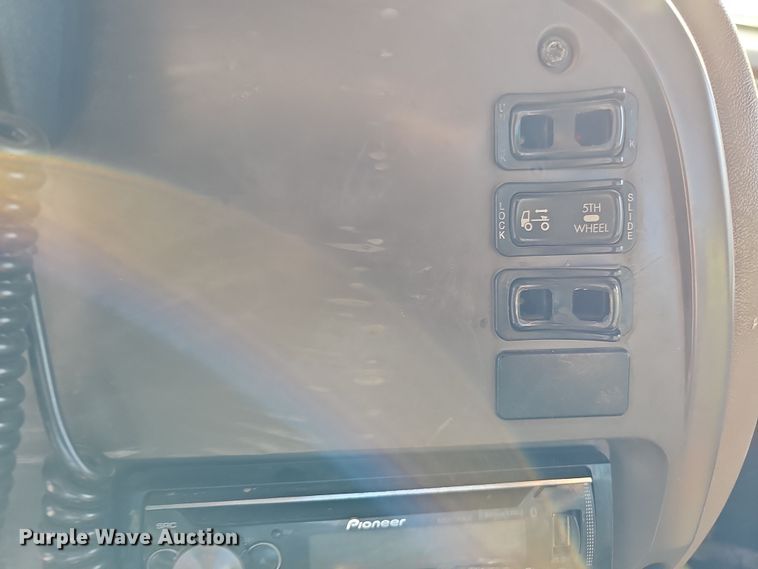 image for item IO9769 2007 Mack CV713 Granite semi truck