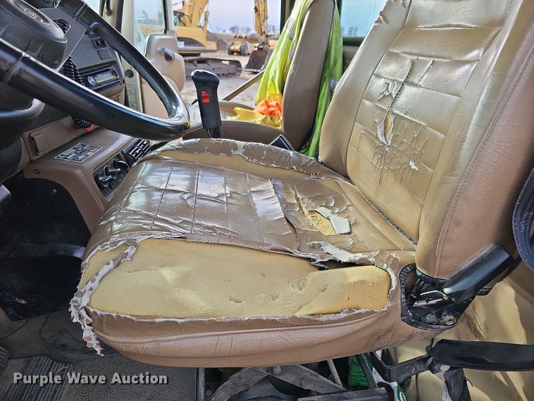 image for item IO9769 2007 Mack CV713 Granite semi truck