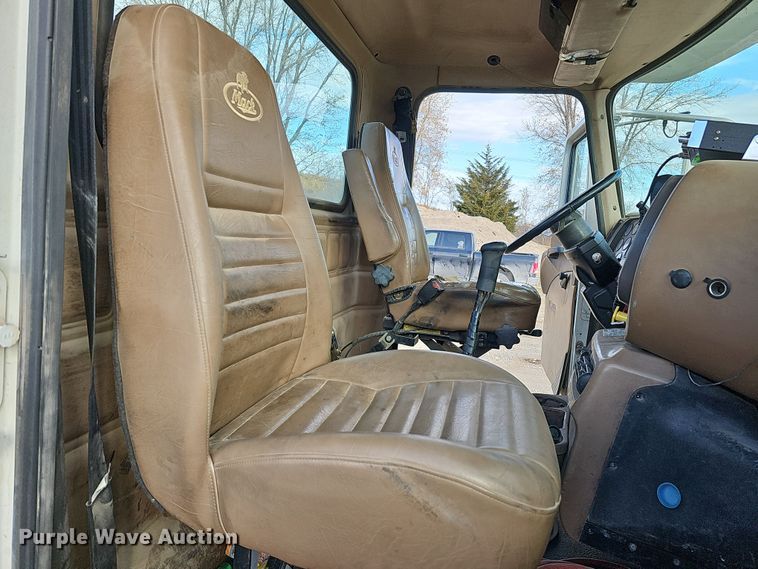 image for item IO9769 2007 Mack CV713 Granite semi truck