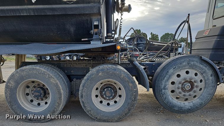 image for item IO9769 2007 Mack CV713 Granite semi truck