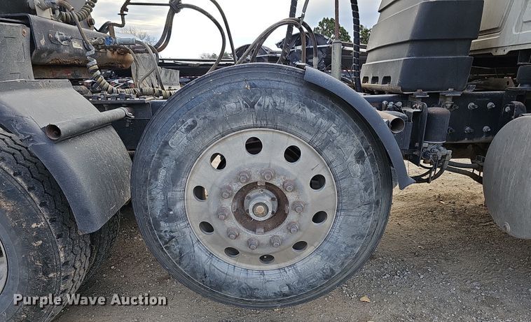 image for item IO9769 2007 Mack CV713 Granite semi truck