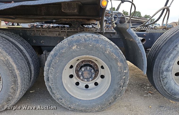 image for item IO9769 2007 Mack CV713 Granite semi truck