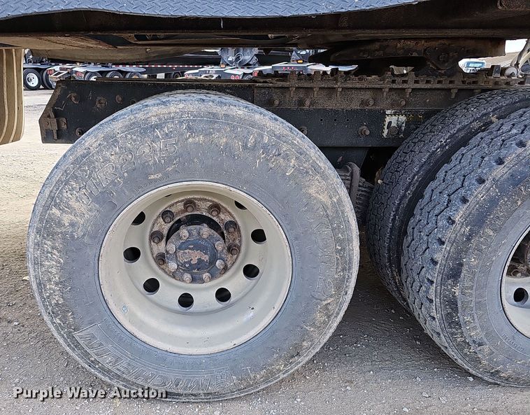 image for item IO9769 2007 Mack CV713 Granite semi truck