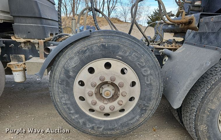 image for item IO9769 2007 Mack CV713 Granite semi truck