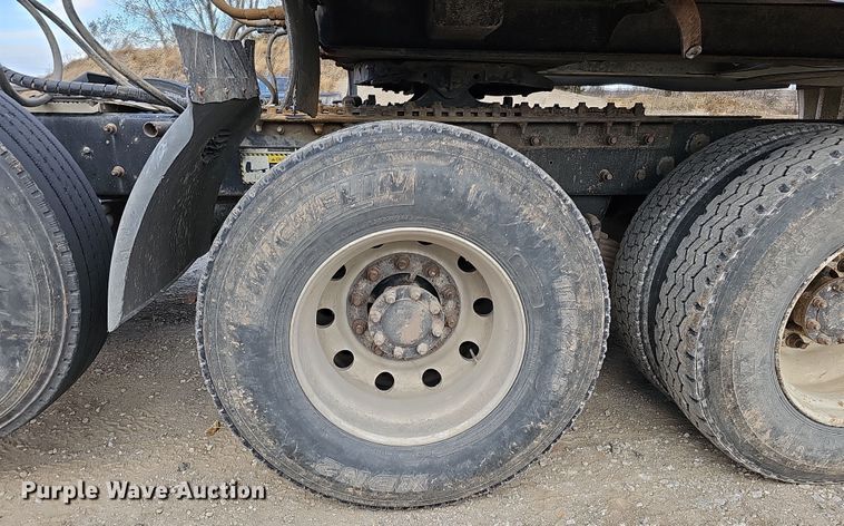 image for item IO9769 2007 Mack CV713 Granite semi truck