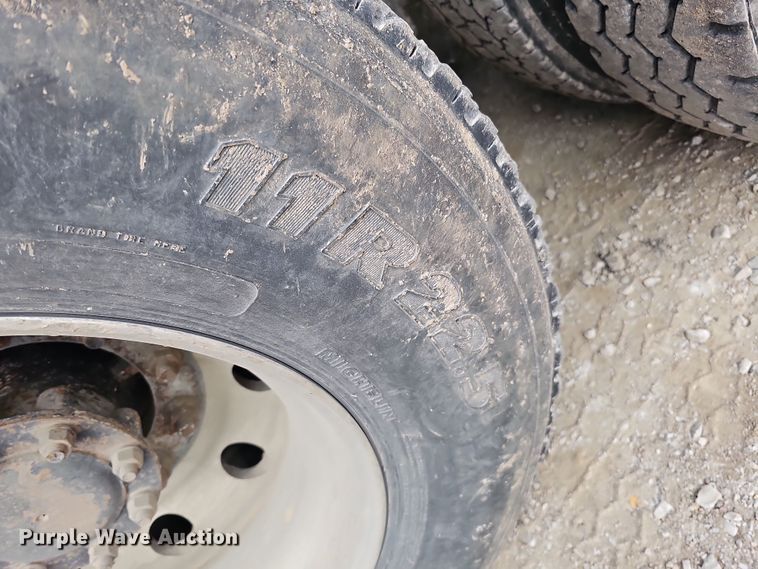 image for item IO9769 2007 Mack CV713 Granite semi truck