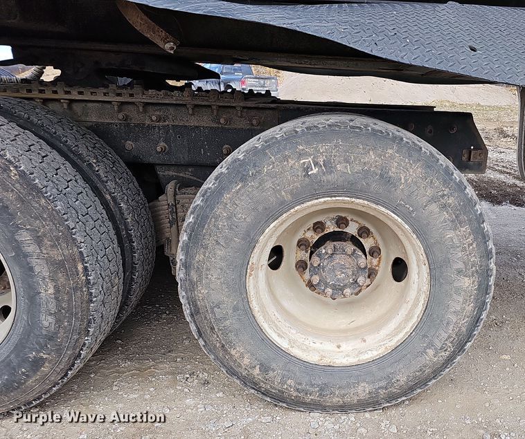 image for item IO9769 2007 Mack CV713 Granite semi truck