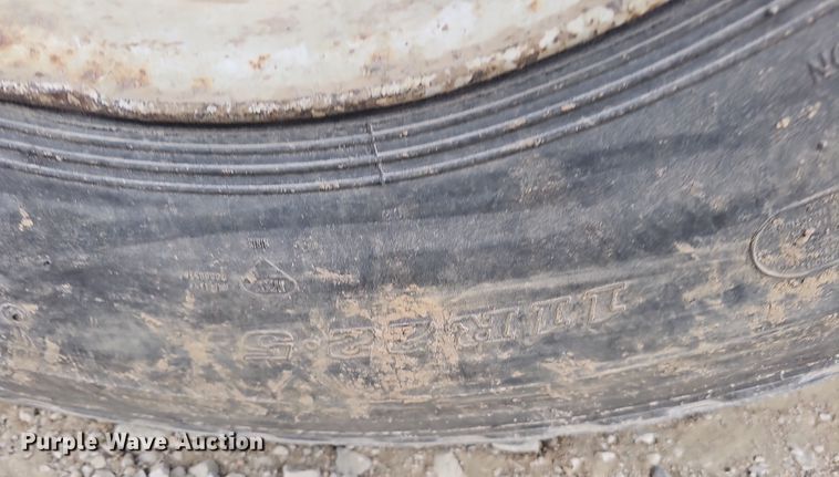 image for item IO9769 2007 Mack CV713 Granite semi truck