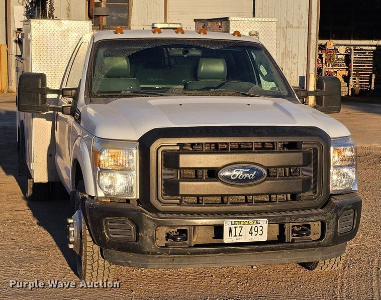 image for item IO9770 2011 Ford F350 Super Duty XL utility bed pickup truck