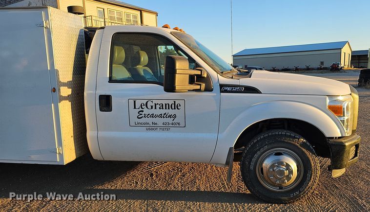 image for item IO9770 2011 Ford F350 Super Duty XL utility bed pickup truck